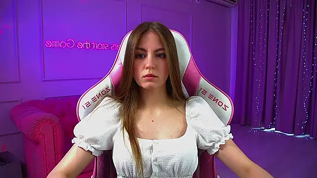 Snapshot of SofiaSarvains chatting on 06-21-26, 06:16 SofiaSarvains online show from 06-21-26, 06:16