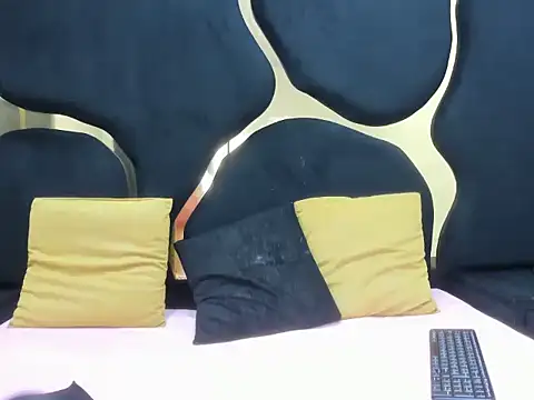 Snapshot of SweetLuna2 chatting on 06-09-26, 09:04 SweetLuna2 online show from 06-09-26, 09:04