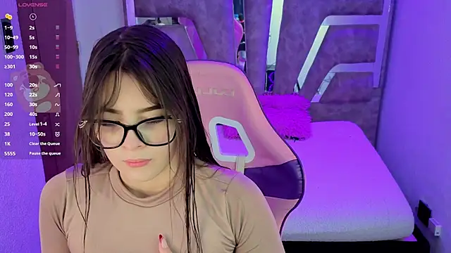 Snapshot of Destiny_A chatting on 07-12-26, 11:01 Destiny A online show from 07-12-26, 11:01
