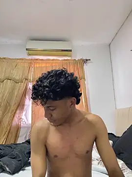 Snapshot of thecamilo chatting on 06-16-26, 04:20 thecamilo online show from 06-16-26, 04:20