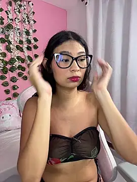 Snapshot of melody_flowers18 chatting on 06-14-26, 02:35 melody flowers18 online show from 06-14-26, 02:35