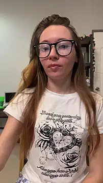 Snapshot of Mini_girl_do_it_better chatting on 05-25-26, 11:55 Mini girl do it better online show from 05-25-26, 11:55