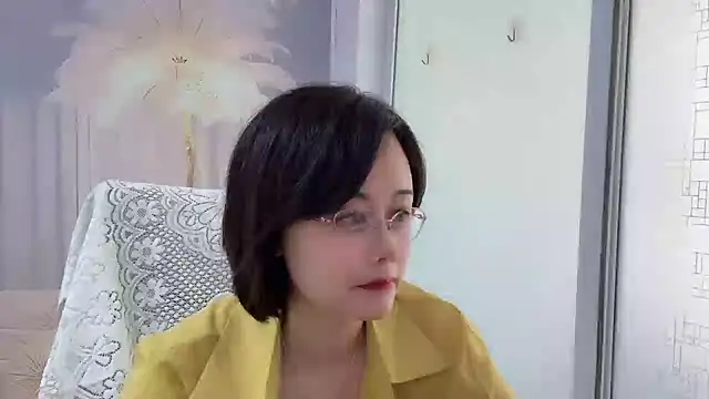 Snapshot of Naomi_Z chatting on 05-21-26, 12:06 Naomi Z online show from 05-21-26, 12:06