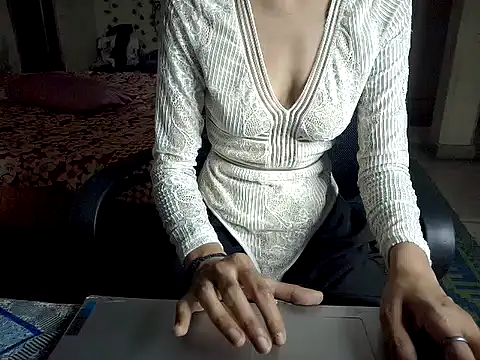 Snapshot of Sexyrossy7 chatting on 05-15-26, 06:37 Sexyrossy7 online show from 05-15-26, 06:37