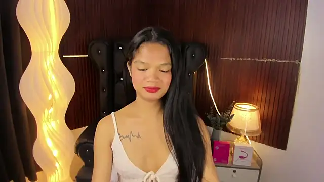 Snapshot of Naya_Hilton chatting on 05-31-26, 06:31 Naya Hilton online show from 05-31-26, 06:31