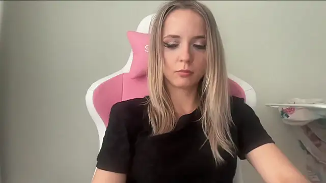 Snapshot of SisiBunny chatting on 06-11-26, 04:38 SisiBunny online show from 06-11-26, 04:38