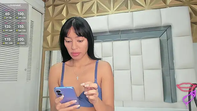Snapshot of peyton_luoise27 chatting on 06-11-26, 01:20 peyton luoise27 online show from 06-11-26, 01:20