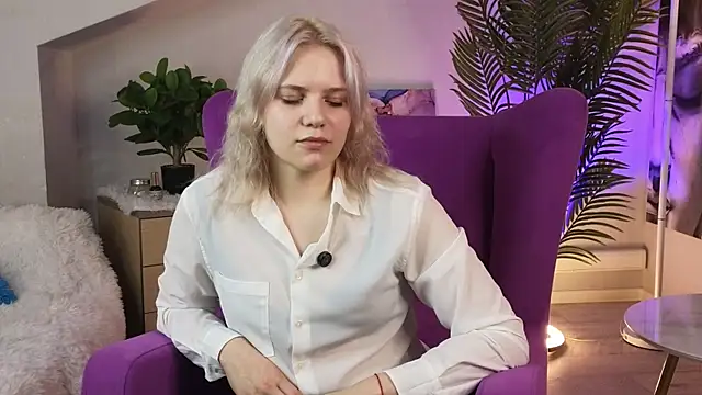 JenGinanni online show from 05-06-26, 02:11
