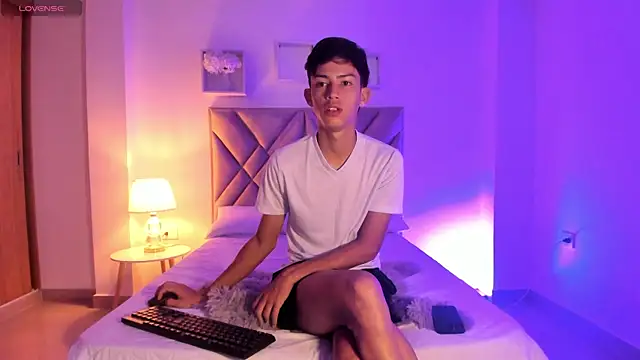 Baby noahtt online show from 06-13-26, 02:04