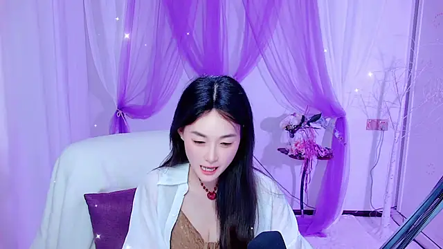 Snapshot of Tili_Lucky chatting on 06-14-26, 02:24 Tili Lucky online show from 06-14-26, 02:24