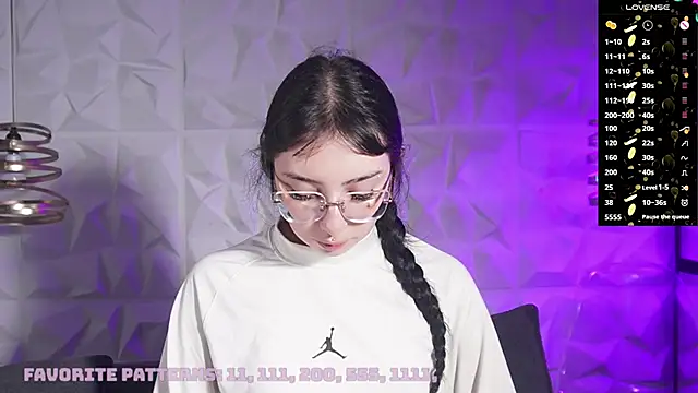 Snapshot of zara_bliss chatting on 05-19-26, 11:05 zara bliss online show from 05-19-26, 11:05