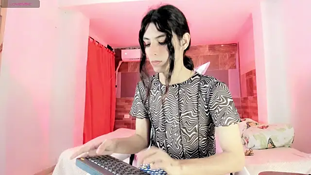 Snapshot of angel_hass18 chatting on 06-19-26, 12:59 angel hass18 online show from 06-19-26, 12:59