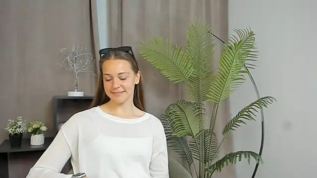 AleciaFreitas online show from 05-07-26, 04:12