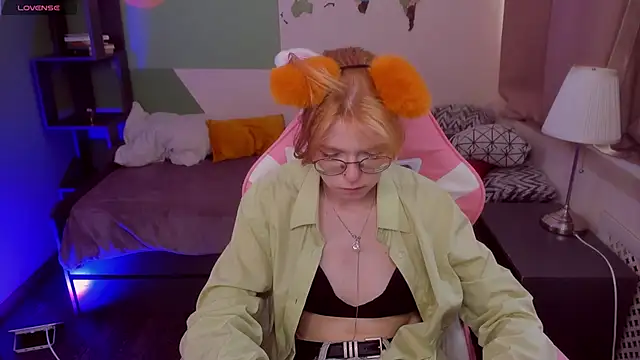 Snapshot of FoxxyyPolly chatting on 06-20-26, 05:32 FoxxyyPolly online show from 06-20-26, 05:32