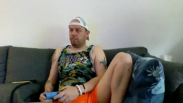 Snapshot of Andromede93 chatting on 05-19-26, 07:26 Andromede93 online show from 05-19-26, 07:26
