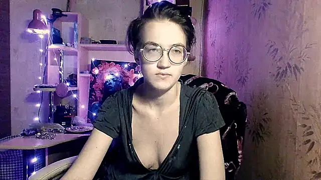 Snapshot of Alessa_Kiss chatting on 05-14-26, 06:04 Alessa Kiss online show from 05-14-26, 06:04