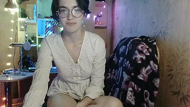 Snapshot of Alessa_Kiss chatting on 05-17-26, 03:19 Alessa Kiss online show from 05-17-26, 03:19