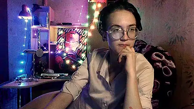 Snapshot of Alessa_Kiss chatting on 05-18-26, 05:41 Alessa Kiss online show from 05-18-26, 05:41