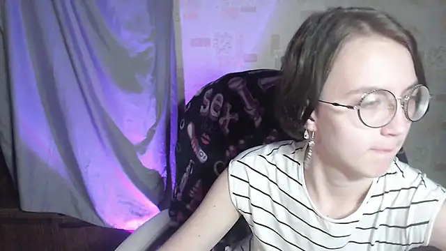 Snapshot of Alessa_Kiss chatting on 06-04-26, 06:25 Alessa Kiss online show from 06-04-26, 06:25