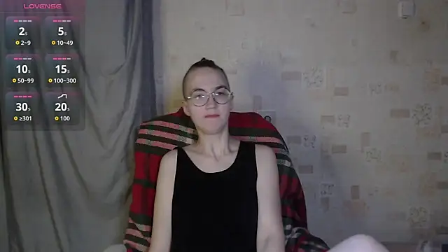 Snapshot of Alessa_Kiss chatting on 06-20-26, 10:07 Alessa Kiss online show from 06-20-26, 10:07