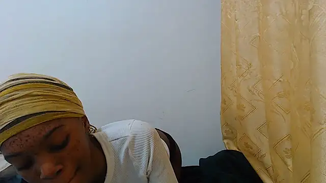 Snapshot of PetiteBarbie_05 chatting on 06-14-26, 06:48 PetiteBarbie 05 online show from 06-14-26, 06:48