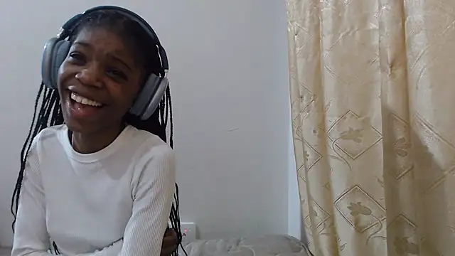 Snapshot of PetiteBarbie_05 chatting on 07-16-26, 04:51 PetiteBarbie 05 online show from 07-16-26, 04:51