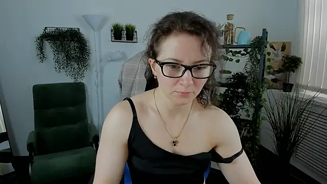 AureliaGleam online show from 06-12-26, 03:16
