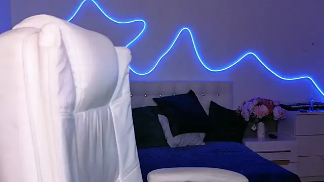 MaddiePerez online show from 06-04-26, 04:13