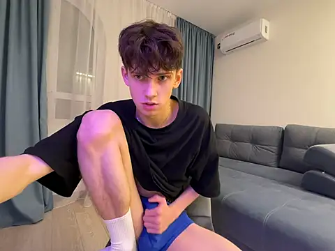 Snapshot of Ryann_Desire chatting on 07-17-26, 04:56 Ryann Desire online show from 07-17-26, 04:56