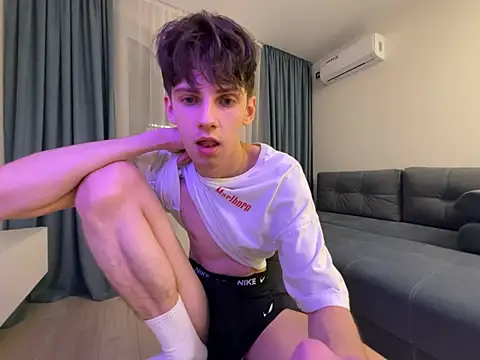 Snapshot of Ryann_Desire chatting on 07-18-26, 05:06 Ryann Desire online show from 07-18-26, 05:06
