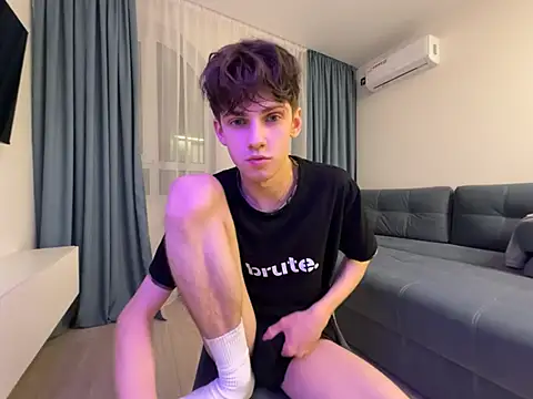 Snapshot of Ryann_Desire chatting on 07-24-26, 05:33 Ryann Desire online show from 07-24-26, 05:33