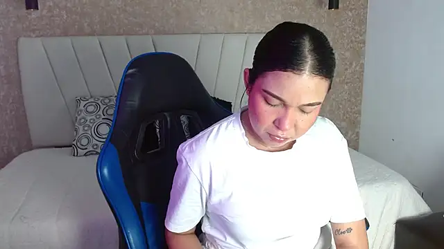 Snapshot of AliceSmity__ chatting on 06-13-26, 12:14 AliceSmity online show from 06-13-26, 12:14