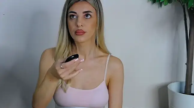 Snapshot of IvyLustt chatting on 06-16-26, 05:21 IvyLustt online show from 06-16-26, 05:21
