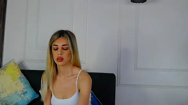 Snapshot of IvyLustt chatting on 06-25-26, 05:12 IvyLustt online show from 06-25-26, 05:12