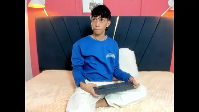 Snapshot of ero_boy40 chatting on 06-11-26, 03:59 ero boy40 online show from 06-11-26, 03:59