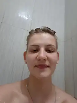 Snapshot of mooniekiss chatting on 05-27-26, 08:50 mooniekiss online show from 05-27-26, 08:50