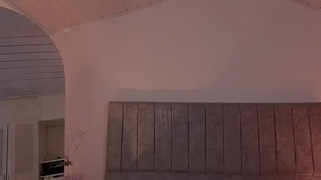Snapshot of Antonella_1998 chatting on 06-27-26, 01:06 Antonella 1998 online show from 06-27-26, 01:06