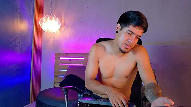Snapshot of criss_hardcock_ chatting on 06-06-26, 01:27 criss hardcock online show from 06-06-26, 01:27