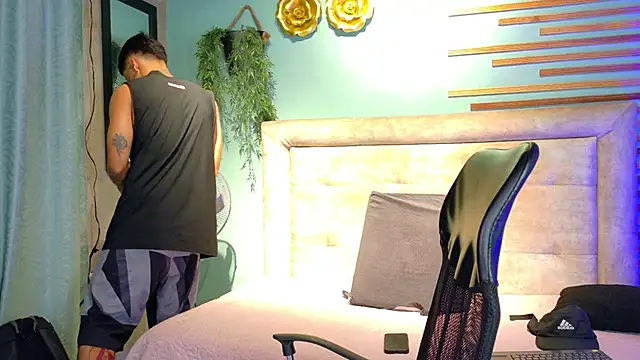Snapshot of criss_hardcock_ chatting on 06-13-26, 01:20 criss hardcock online show from 06-13-26, 01:20