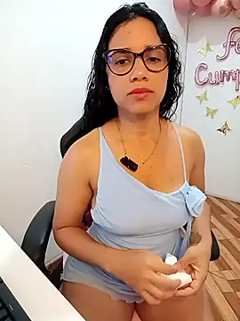 Snapshot of alanahot94 chatting on 05-10-26, 03:01 alanahot94 online show from 05-10-26, 03:01