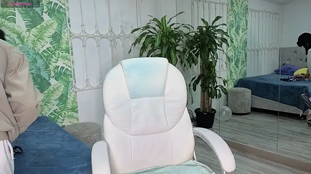 Snapshot of baby_julieta00 chatting on 06-19-26, 12:20 baby julieta00 online show from 06-19-26, 12:20