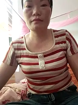 Snapshot of -Trici- chatting on 05-15-26, 06:09 -Trici- online show from 05-15-26, 06:09