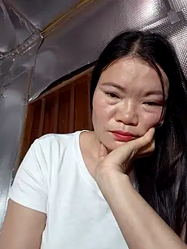 Snapshot of -Trici- chatting on 05-15-26, 07:32 -Trici- online show from 05-15-26, 07:32