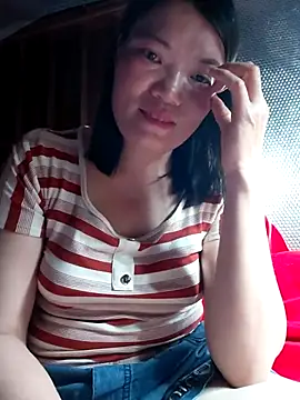 Snapshot of -Trici- chatting on 05-18-26, 06:14 -Trici- online show from 05-18-26, 06:14