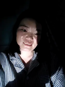 Snapshot of -Trici- chatting on 05-22-26, 08:25 -Trici- online show from 05-22-26, 08:25