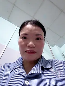 Snapshot of -Trici- chatting on 06-01-26, 02:02 -Trici- online show from 06-01-26, 02:02