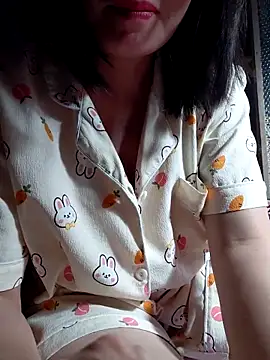 Snapshot of -Trici- chatting on 06-10-26, 10:52 -Trici- online show from 06-10-26, 10:52