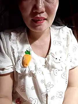 Snapshot of -Trici- chatting on 06-12-26, 05:06 -Trici- online show from 06-12-26, 05:06