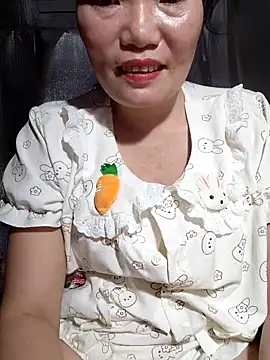 Snapshot of -Trici- chatting on 06-14-26, 03:03 -Trici- online show from 06-14-26, 03:03