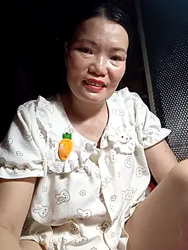 Snapshot of -Trici- chatting on 06-15-26, 05:09 -Trici- online show from 06-15-26, 05:09